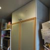 手持ちの食器棚と天井の間に、上乗せ棚を作りました。