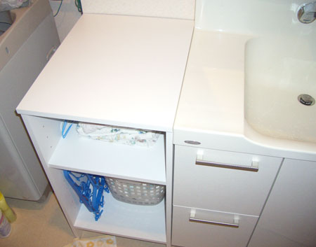 洗面台横に、体重計が下に入る棚・SM-014C-45.jpg