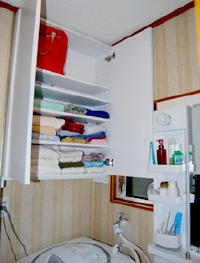 洗濯、お風呂、洗面関係の洗剤、掃除道具がしっかり収納