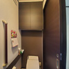 トイレ収納こそ、オーダー家具で作る吊り棚が、収納たっぷりで最適です。